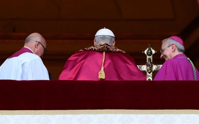 Imię i znamię. Pierwsza decyzja papieża
