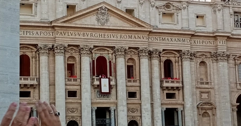 Korespondencja z placu św. Piotra