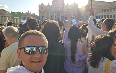 Zanim wybuchła euforia, na Placu św. Piotra przez moment zapanowała konsternacja