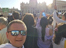 Zanim wybuchła euforia, na Placu św. Piotra przez moment zapanowała konsternacja