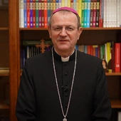 Przewodniczący Episkopatu o nowym Papieżu: jest wysłannikiem pokoju
