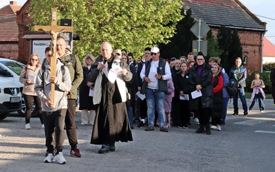 Śladem kapliczek parafialnych nocą - pierwsza taka pielgrzymka