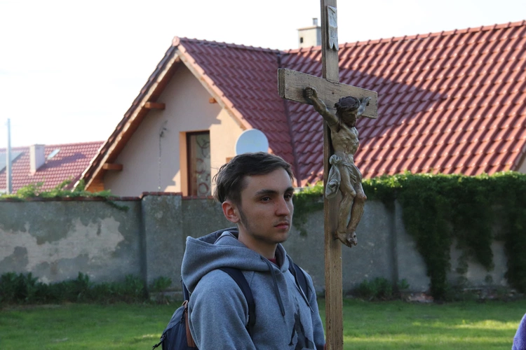 I Nocna Pielgrzymka Śladami Kapliczek w parafii w Powidzku