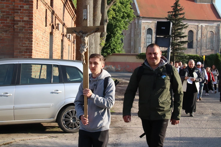 I Nocna Pielgrzymka Śladami Kapliczek w parafii w Powidzku