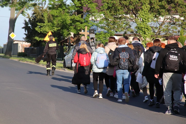 I Nocna Pielgrzymka Śladami Kapliczek w parafii w Powidzku