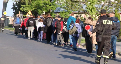 I Nocna Pielgrzymka Śladami Kapliczek w parafii w Powidzku