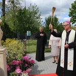 Stara Wrona. Msza św. i poświęcenie figury Matki Bożej z Zakładzie Opiekuńczo-Leczniczym