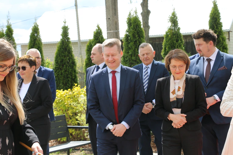 Stara Wrona. Msza św. i poświęcenie figury Matki Bożej z Zakładzie Opiekuńczo-Leczniczym