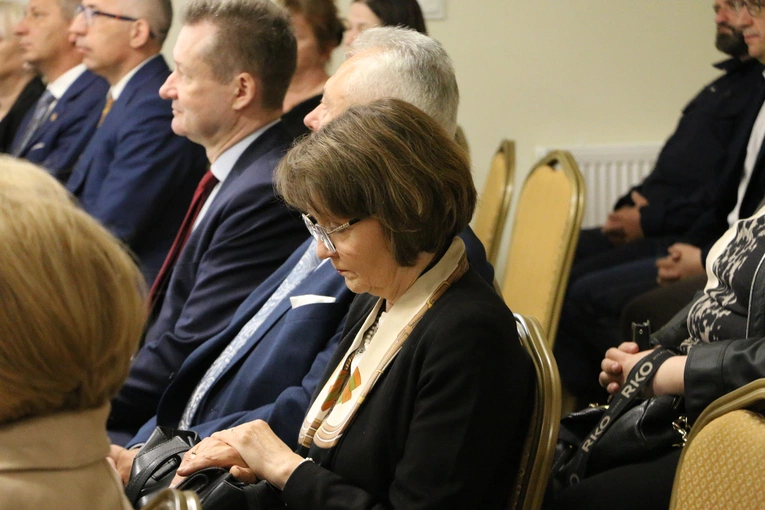 Stara Wrona. Msza św. i poświęcenie figury Matki Bożej z Zakładzie Opiekuńczo-Leczniczym