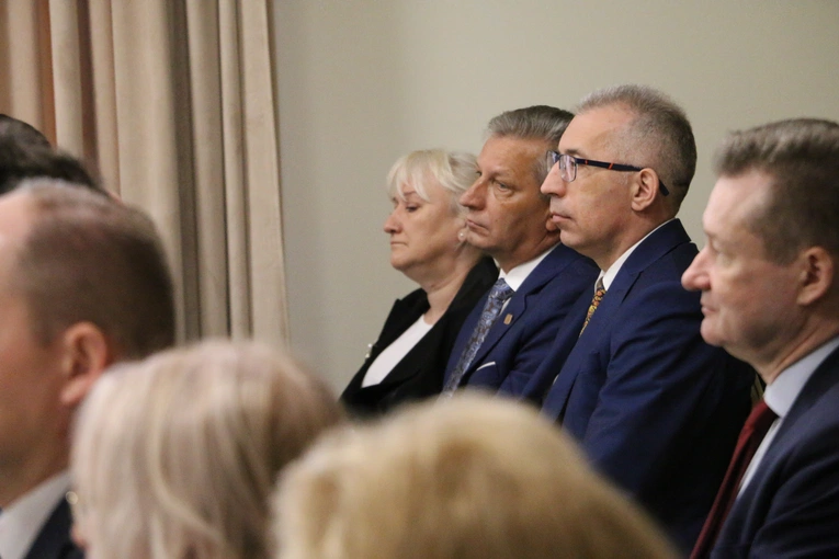 Stara Wrona. Msza św. i poświęcenie figury Matki Bożej z Zakładzie Opiekuńczo-Leczniczym