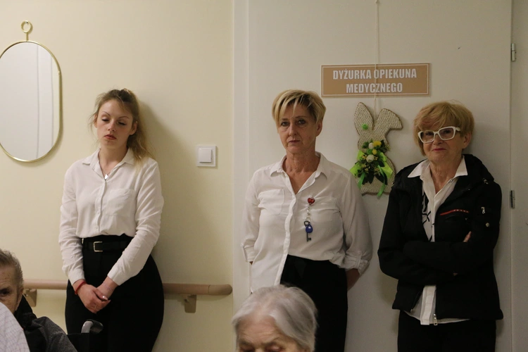 Stara Wrona. Msza św. i poświęcenie figury Matki Bożej z Zakładzie Opiekuńczo-Leczniczym