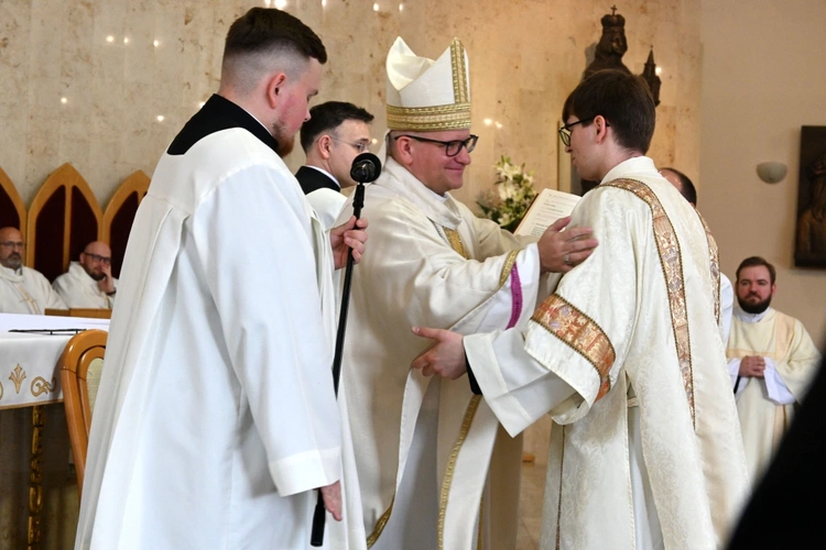 Święcenia diakonatu