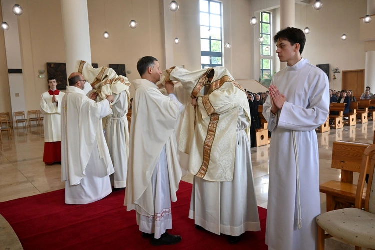 Święcenia diakonatu