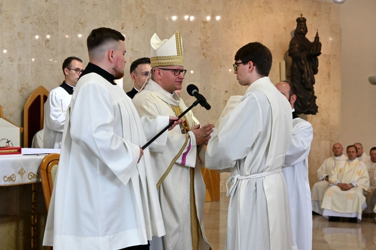 Święcenia diakonatu