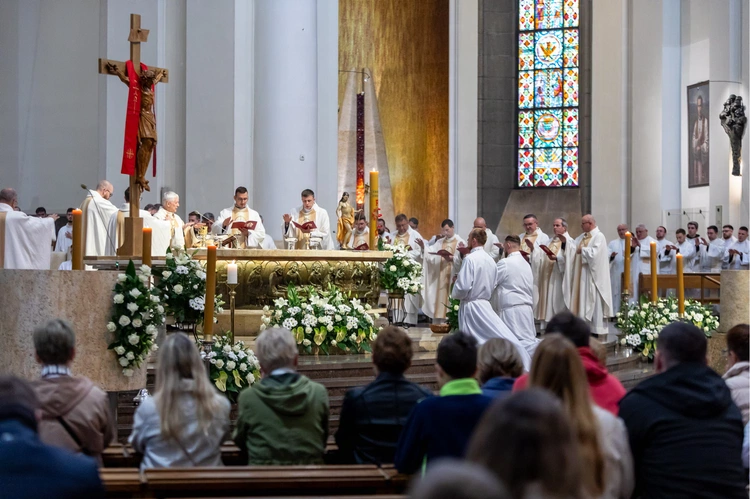 Święcenia prezbiteratu w katowickiej katedrze Chrystusa Króla