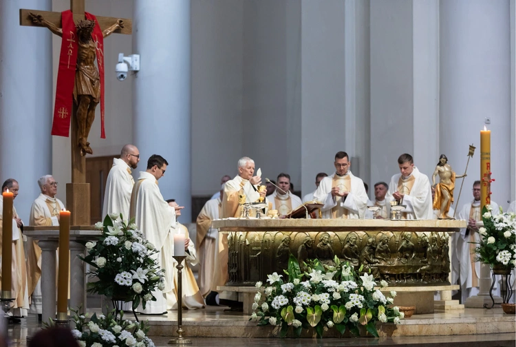 Święcenia prezbiteratu w katowickiej katedrze Chrystusa Króla