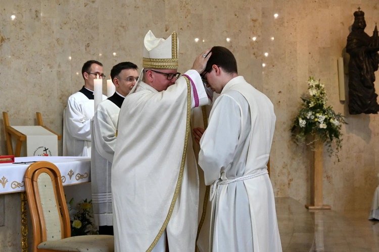 Służąc, nie pomylicie się, bo służba jest miłością