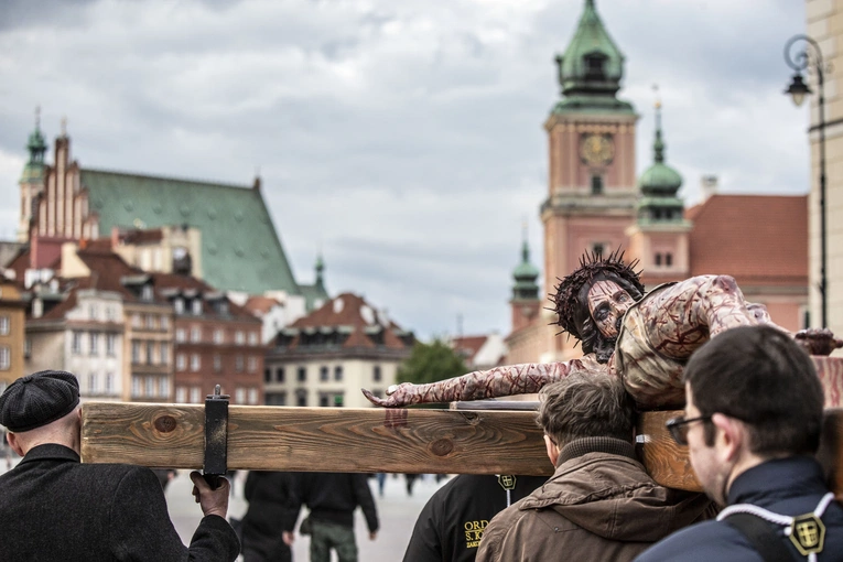 Procesja ku czci Matki Bożej Łaskawej