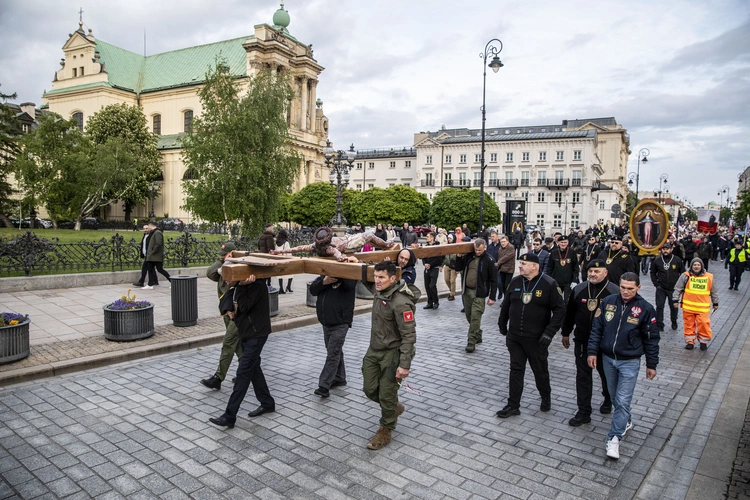 Procesja ku czci Matki Bożej Łaskawej