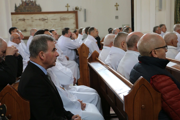 Popowo. Rekolekcje dla nadzwyczajnych szafarzy Komunii Świętej