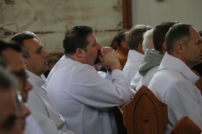 Popowo. Rekolekcje dla nadzwyczajnych szafarzy Komunii Świętej