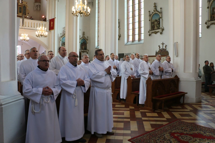 Popowo. Rekolekcje dla nadzwyczajnych szafarzy Komunii Świętej