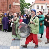 Orszak przeszedł od fary na Rynek.
