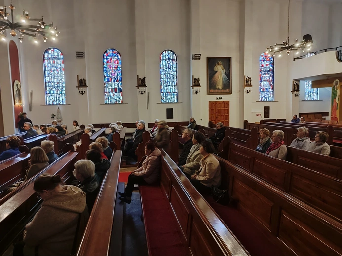 Modlą się za cierpiące dusze