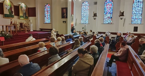 Modlą się za cierpiące dusze