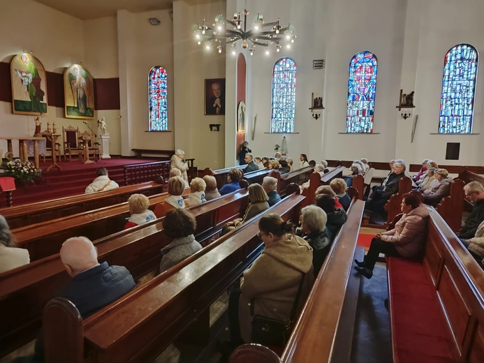 Modlą się za cierpiące dusze