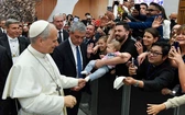 Papież z dziennikarzami 