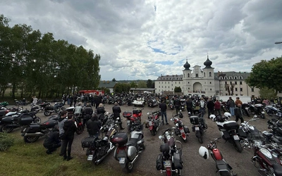 Motocykliści zjechali do Matki Bożej Tuchowskiej, by zawierzyć Jej swoje bezpieczeństwo na drodze