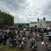 Motocykliści zjechali do Matki Bożej Tuchowskiej, by zawierzyć Jej swoje bezpieczeństwo na drodze