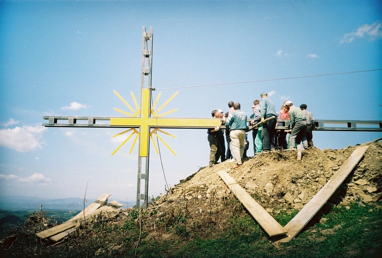 Cieniawa w ramionach krzyża