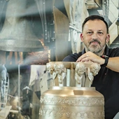 Grzegorz Klyszcz Zawodowo zajmuje się zawieszeniem i napędem dzwonów. Szef firmy „Rduch bells & clocks” z Rydułtów, współwykonawca największego kołysanego dzwonu świata, 55-tonowego „Vox Patris”, który w marcu został wysłany z Polski do Brazylii.