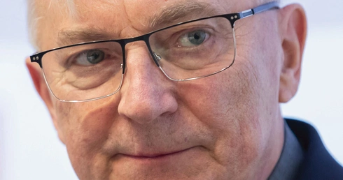 Ks. Jerzy Szymik tańczy przed Arką do upadłego. „Król Dawid” to nowy tom wierszy pszowskiego poety
