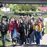 Piesza pielgrzymka młodzieży na archidiecezjalne uroczystości odpustowe. 