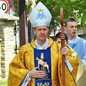 Hałcnowianin podczas swoich biskupich prymicji w rodzinnej parafii.