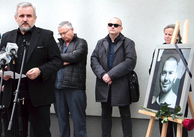 – Nie ma takich słów, które by opisały to, co się wydarzyło, i które ukoiłyby w cierpieniu rodzinę – mówił dyrektor Jędrychowski.