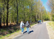 Wędrówkę, choć miejscami niełatwą, umilały pogoda i piękno pomorskiej przyrody.
