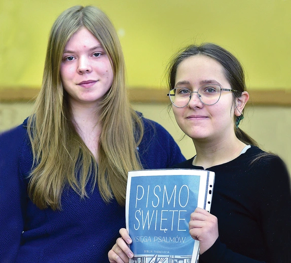 Kornelia i Magdalena  długo przygotowywały  się do recytowania psalmów. 
