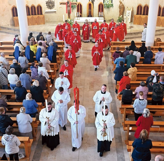 Uczestnicy odpustowej uroczystości pod koniec Mszy św. poznali imię nowo wybranego Ojca Świętego  – Leona XIV.