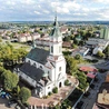 Kolegiata milcząco towarzyszy miastu od wieków, będąc świadkiem jego historii i przemian.