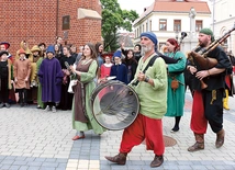  Korowód prowadził zespół Szelindek.