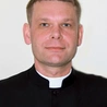 Ks. dr K. Szwarc urodził się  w 1972 roku.