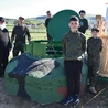 Grupa entuzjastów z ks. proboszczem Stanisławem Berdzikiem.