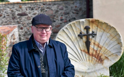 Waldemar Hass  – dyrektor Muzeum Archeologiczno--Historycznego w Głogowie od początku jego istnienia, historyk Kościoła oraz członek Bractwa  św. Jakuba Apostoła w Jakubowie.