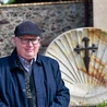 Waldemar Hass  – dyrektor Muzeum Archeologiczno--Historycznego w Głogowie od początku jego istnienia, historyk Kościoła oraz członek Bractwa  św. Jakuba Apostoła w Jakubowie.