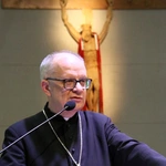 Spotkanie osób zaangażowanych w obronę małoletnich z udziałem sekretarza Papieskiej Komisji ds. Ochrony Małoletnich