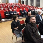 Spotkanie osób zaangażowanych w obronę małoletnich z udziałem sekretarza Papieskiej Komisji ds. Ochrony Małoletnich